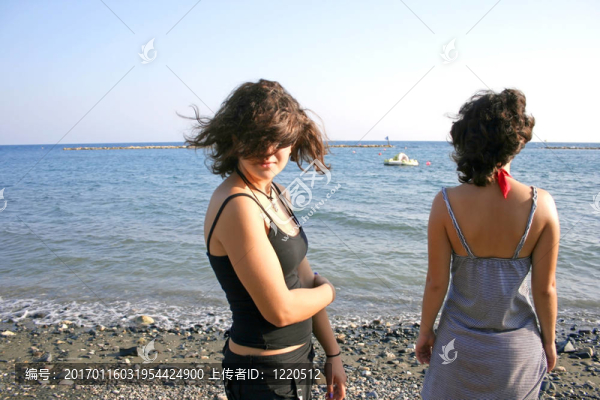 兩個漂亮的女孩