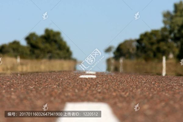 無盡的公路在內(nèi)地的紅色中心；澳大利亞