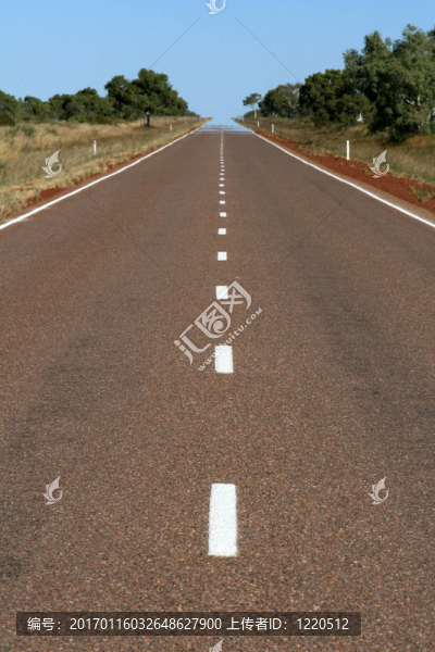 無盡的公路在內(nèi)地的紅色中心；澳大利亞