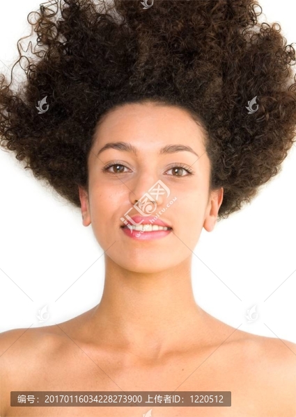 美麗的微笑的黑人女人