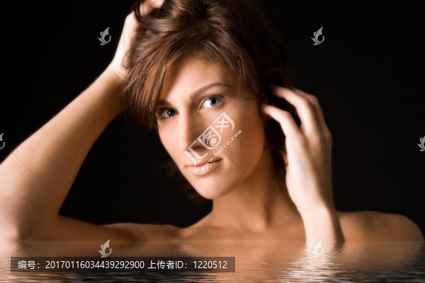 一個美麗的年輕女子的肖像