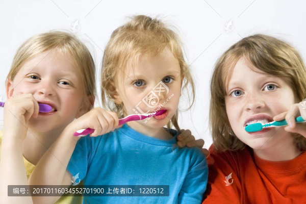 孩子刷牙