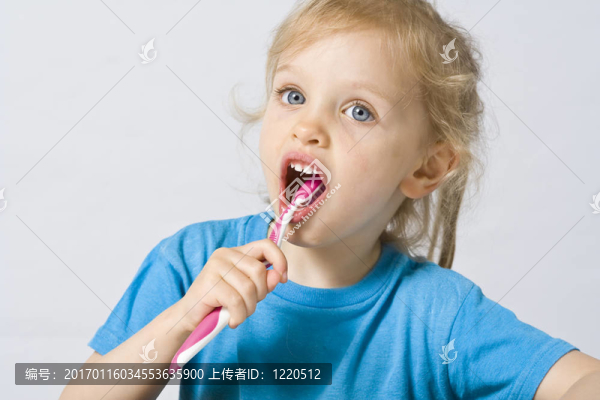 孩子刷牙