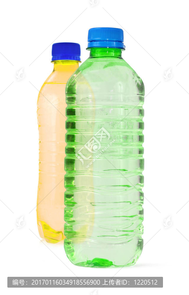 裝滿水的瓶子