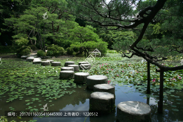 墊腳石-平安寺；京都；日本