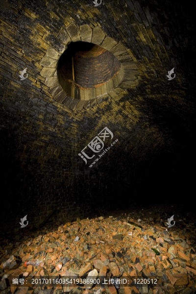 舊通風(fēng)豎井和隧道中的碎石