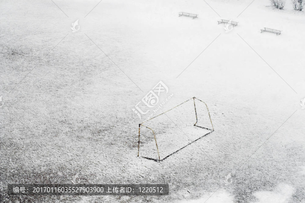 學校的足球場，