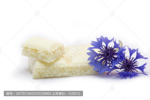 帶有藍(lán)色帽子的白巧克力