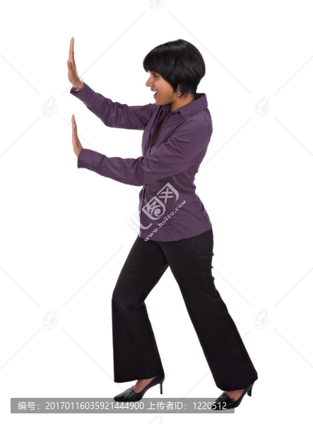 女人推著