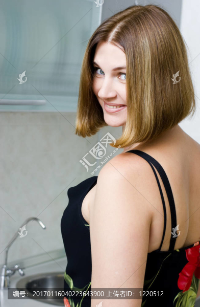 女人在廚房