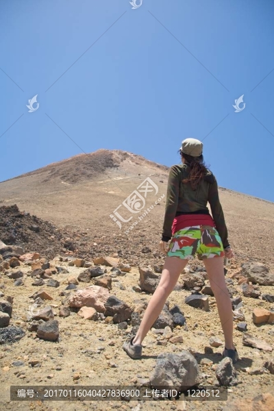 下火山的女人