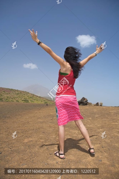 迎接火山的女人