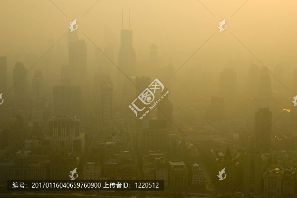 煙霧繚繞的上海