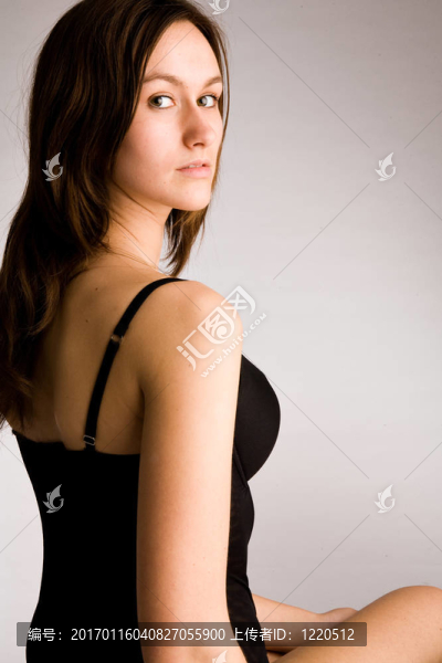 內(nèi)衣的女人肖像