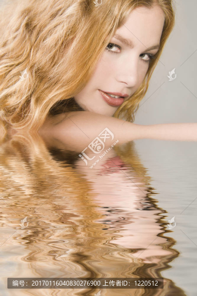 美麗金發(fā)的風(fēng)景畫