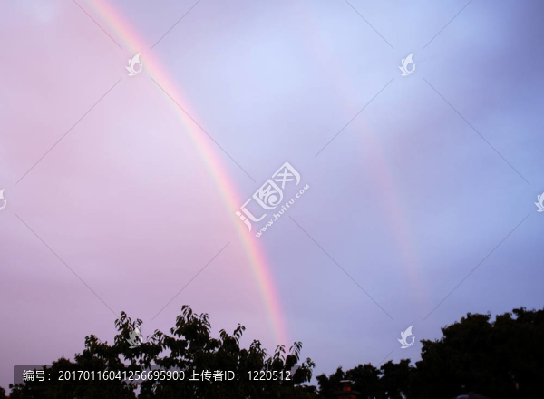 傍晚的彩虹