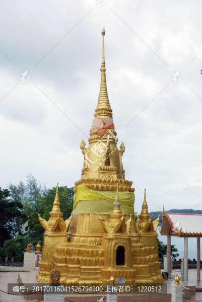 金色佛塔