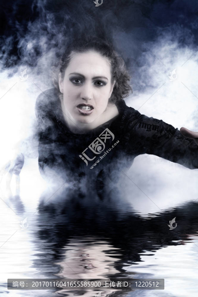 留著長(zhǎng)頭發(fā)的女人爬出來(lái)的煙-匯圖網(wǎng) www.fosd68.com 留著長(zhǎng)頭發(fā)的女人爬出來(lái)的煙