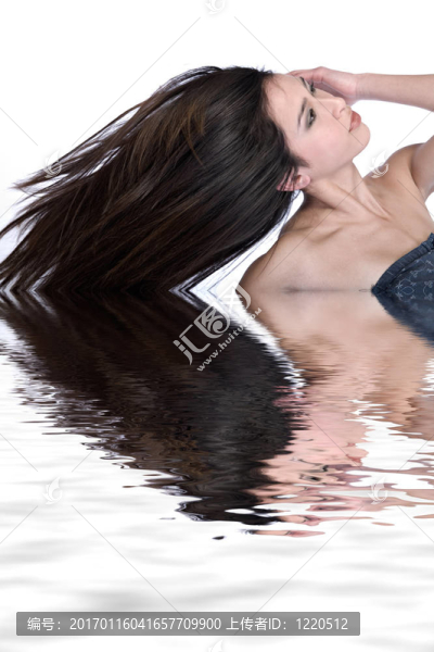 長發(fā)混合賽跑年輕美女