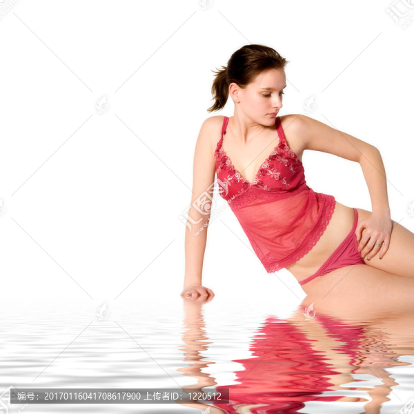 紅色內(nèi)衣坐在游泳池放松的女人-匯圖網(wǎng) www.fosd68.com 紅色內(nèi)衣坐在游泳池放松的女人