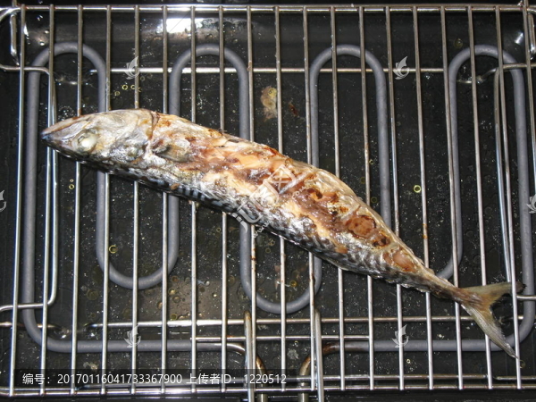 在燒烤結(jié)束的魚(yú)