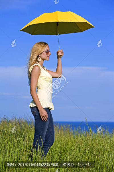 打著雨傘的女人