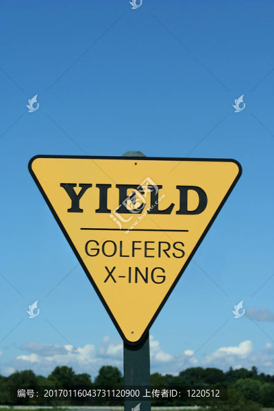 產(chǎn)量的高爾夫球手道口標(biāo)志