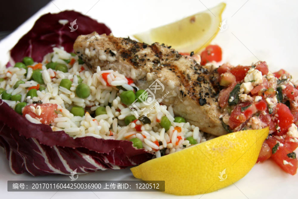 烤鮭魚配檸檬和米飯