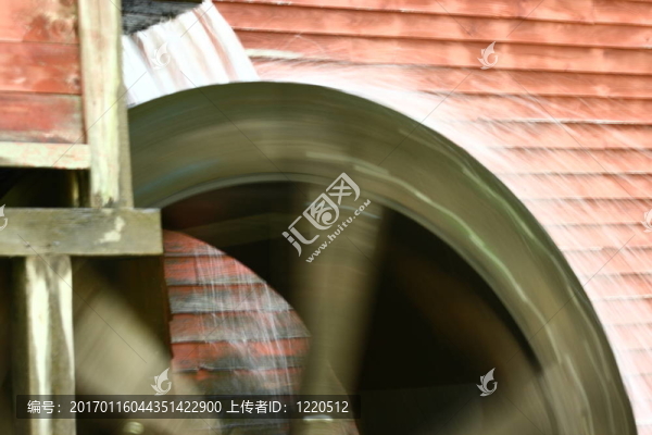 車(chē)輪在運(yùn)動(dòng)