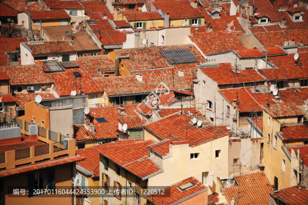 尼斯老住宅區(qū)的等紅瓦屋面