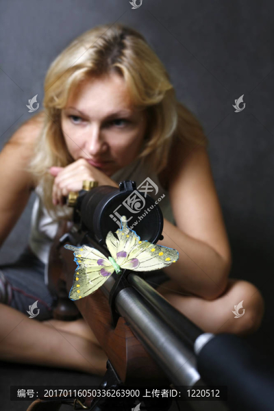 帶槍的女人
