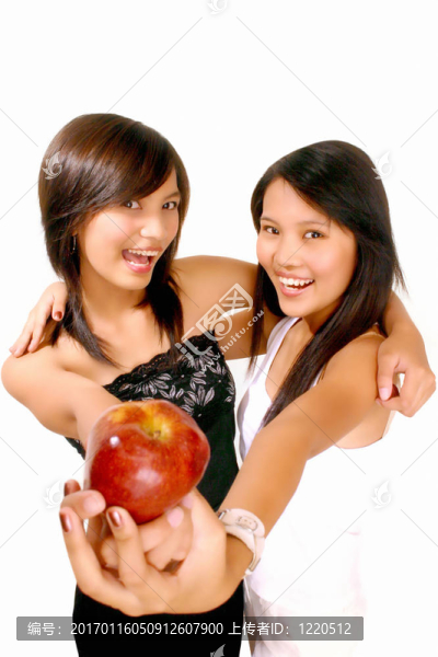 與一個蘋果的女人