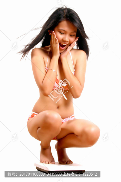 體重秤上的女人
