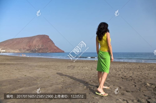 在tejita海灘的女人