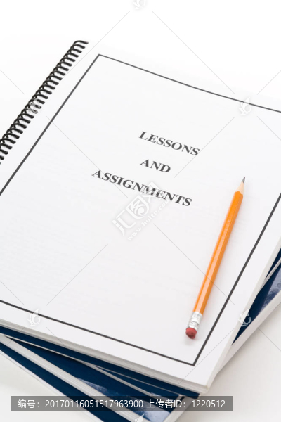 鉛筆和課本-匯圖網(wǎng) www.fosd68.com 鉛筆和課本