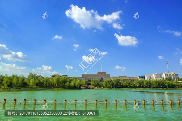 碧水藍天城市風光