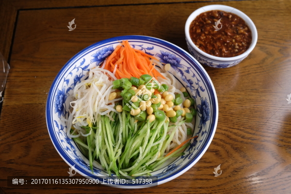 肉丁炸醬面