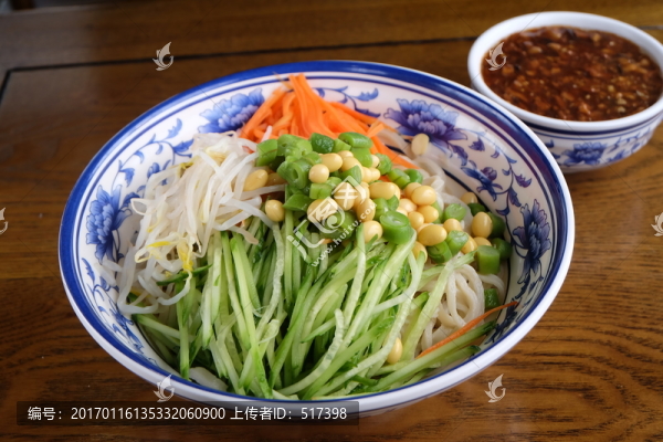 肉丁炸醬面
