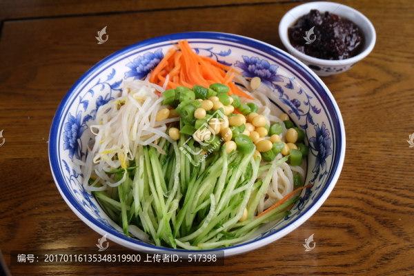肉丁炸醬面