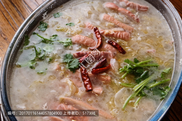 酸菜燉肥腸