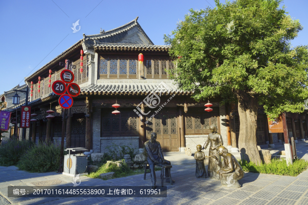古街塑像