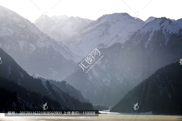 天山雪景