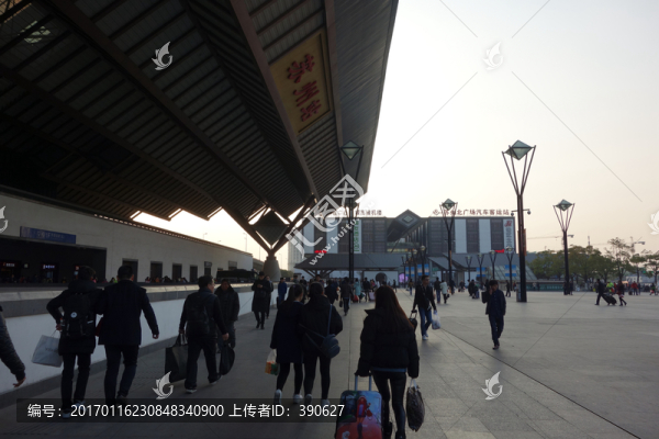 火車(chē)站的旅客