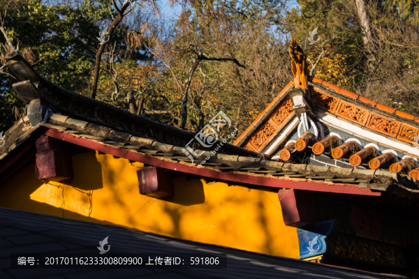 夕陽(yáng)下的古建筑屋檐