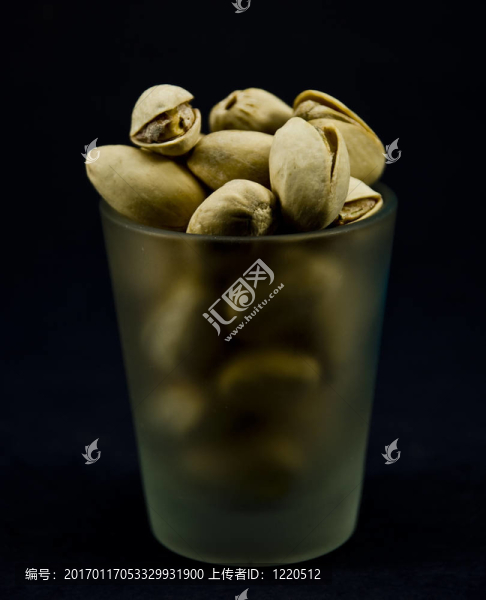 杯子里的堅(jiān)果