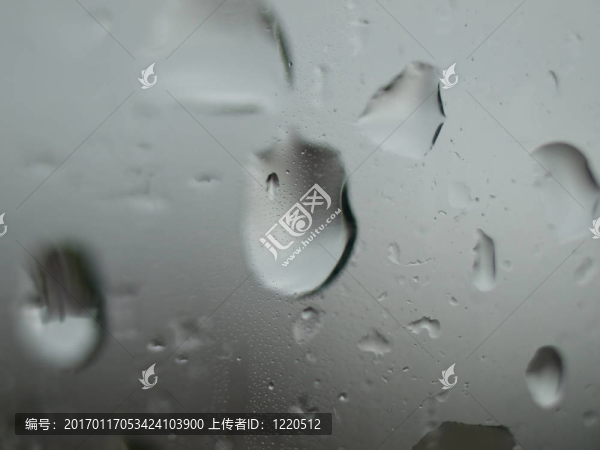 玻璃上的水滴