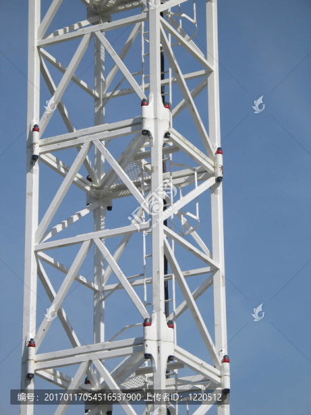 白色建筑起重機(jī)架