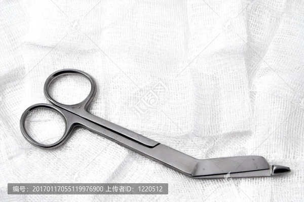 醫(yī)用剪刀和紗布