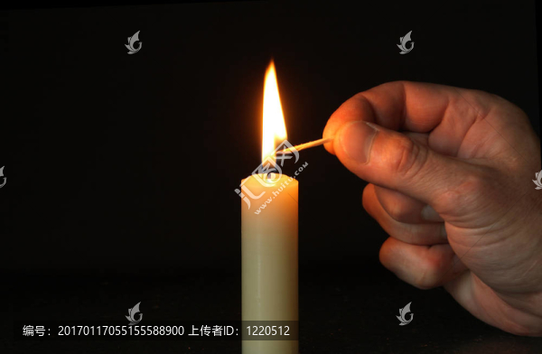 手和蠟燭