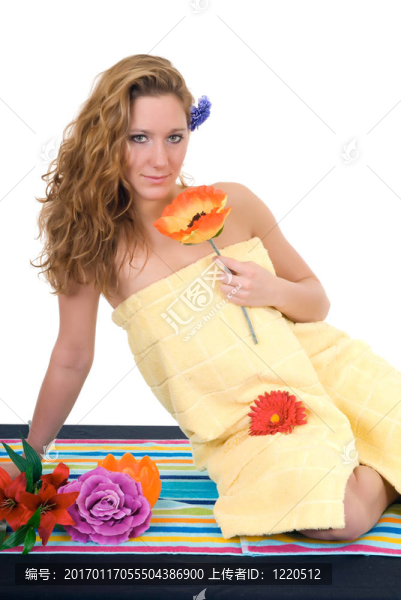 帶花的年輕女人